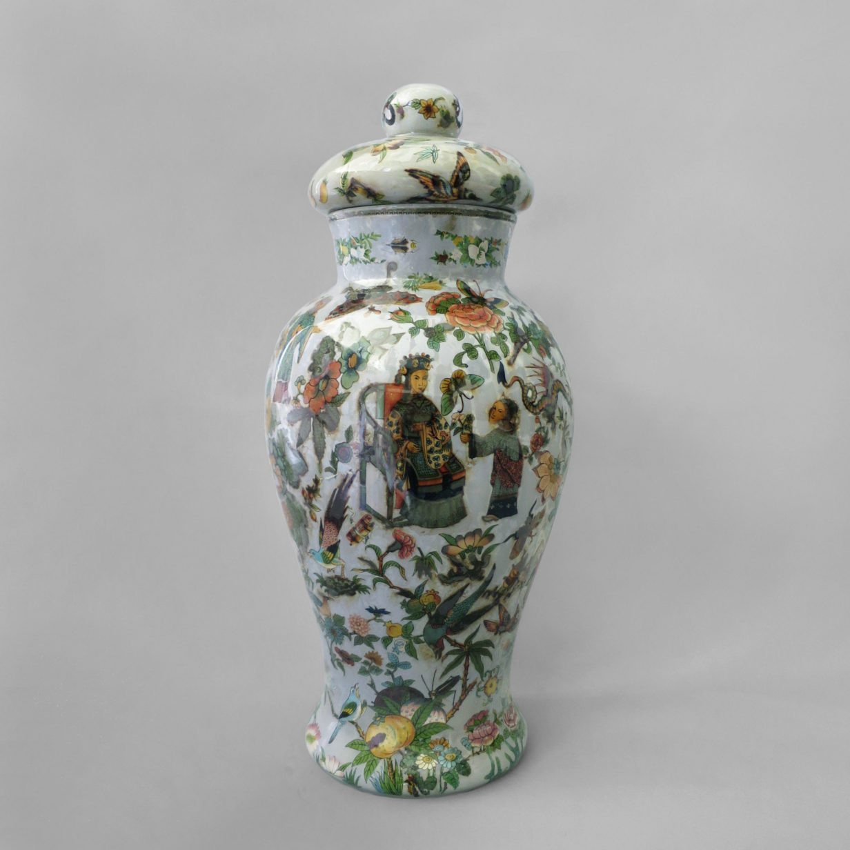 A decalcomania vase