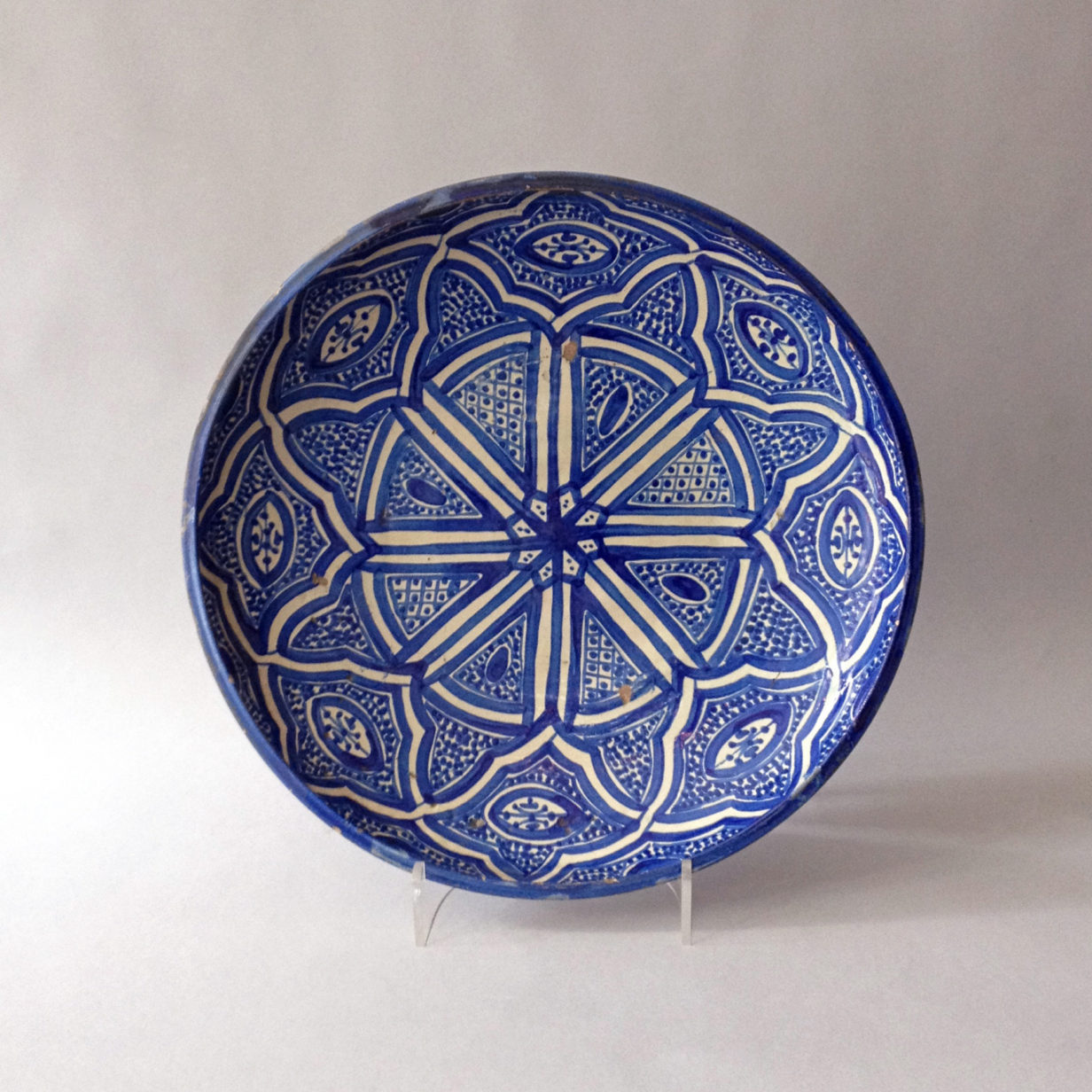 An iznik charger