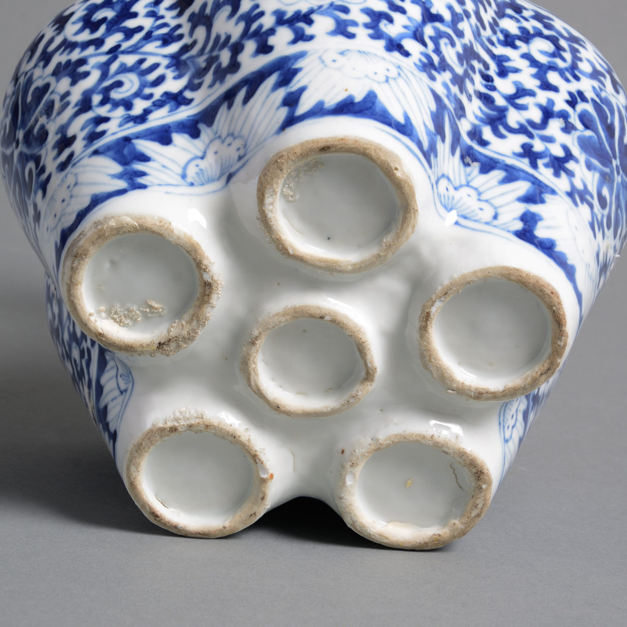 A 19th century qing dynasty blue and white porcelain crocus vase