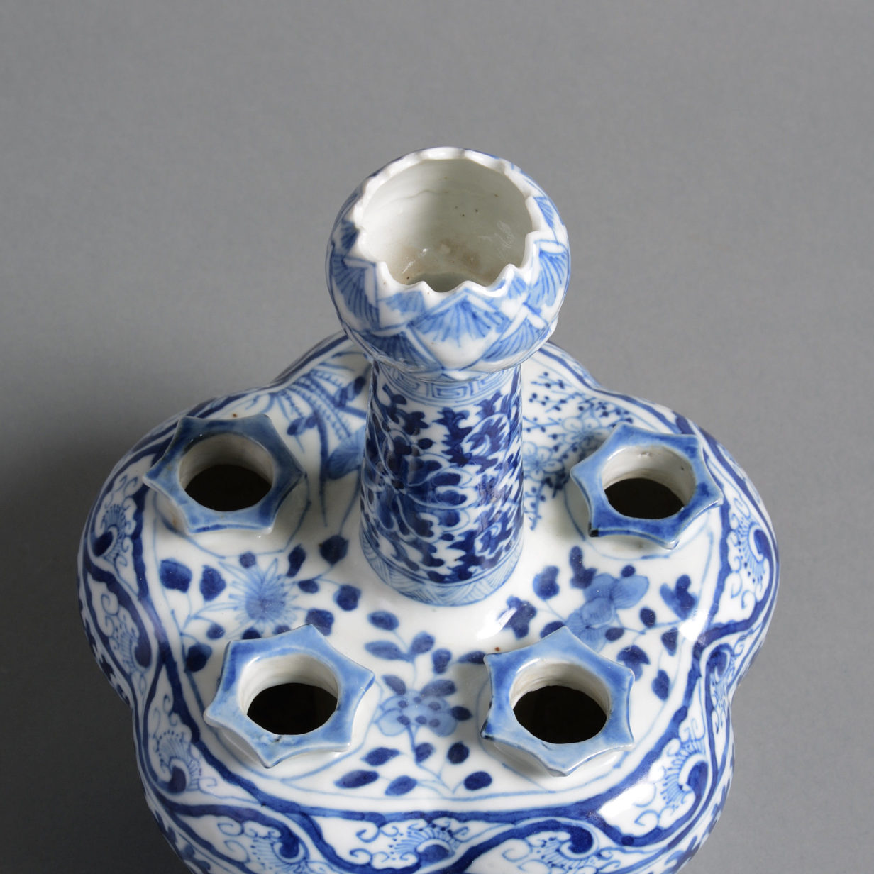 A 19th century qing dynasty blue and white porcelain crocus vase