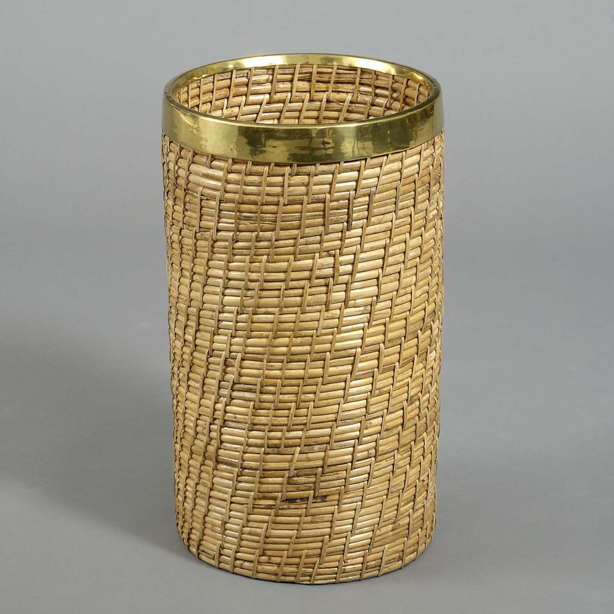 Woven umbrella stand