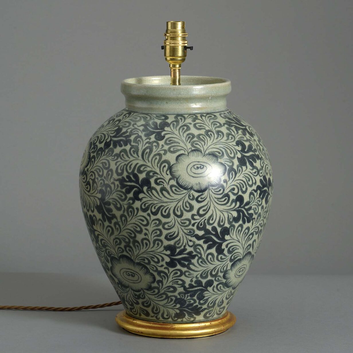 Foliate decorated vase lamp