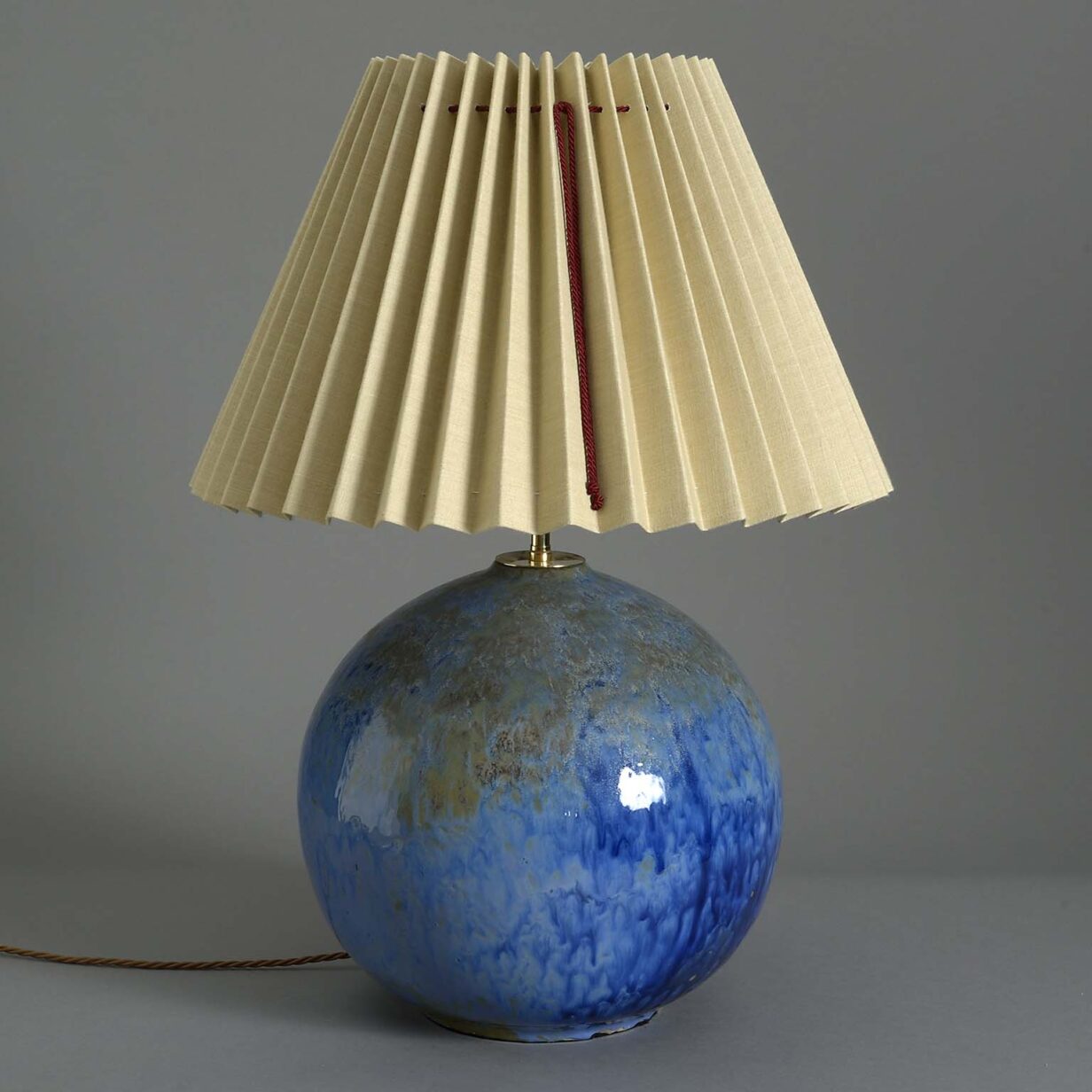 Blue bulbous vase lamp