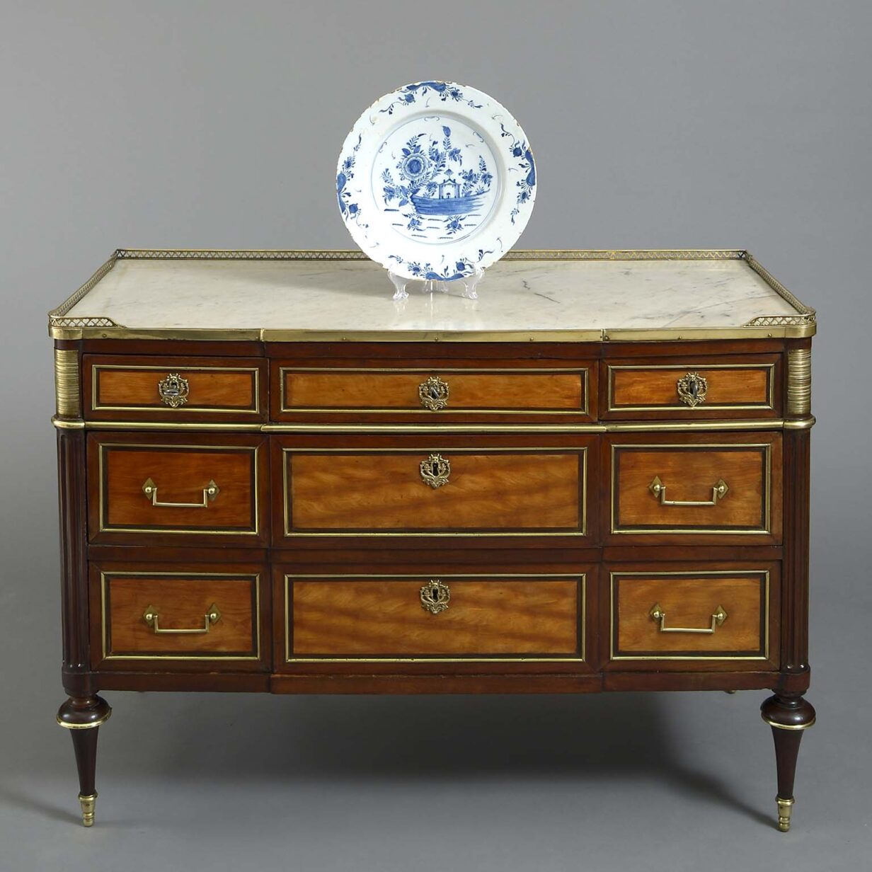 Louis xvi commode