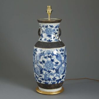 Blue and white antique chinese vase lamp