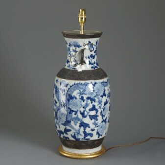 Blue and white antique chinese vase lamp