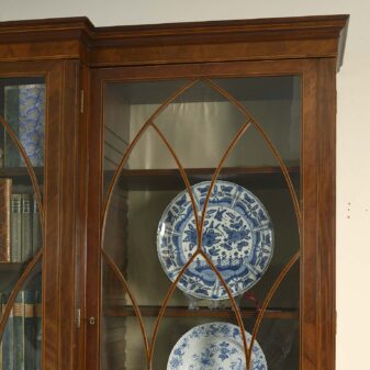 Late 18th century george iii period mahogany breakfront bookcase