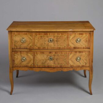 Transitional period commode