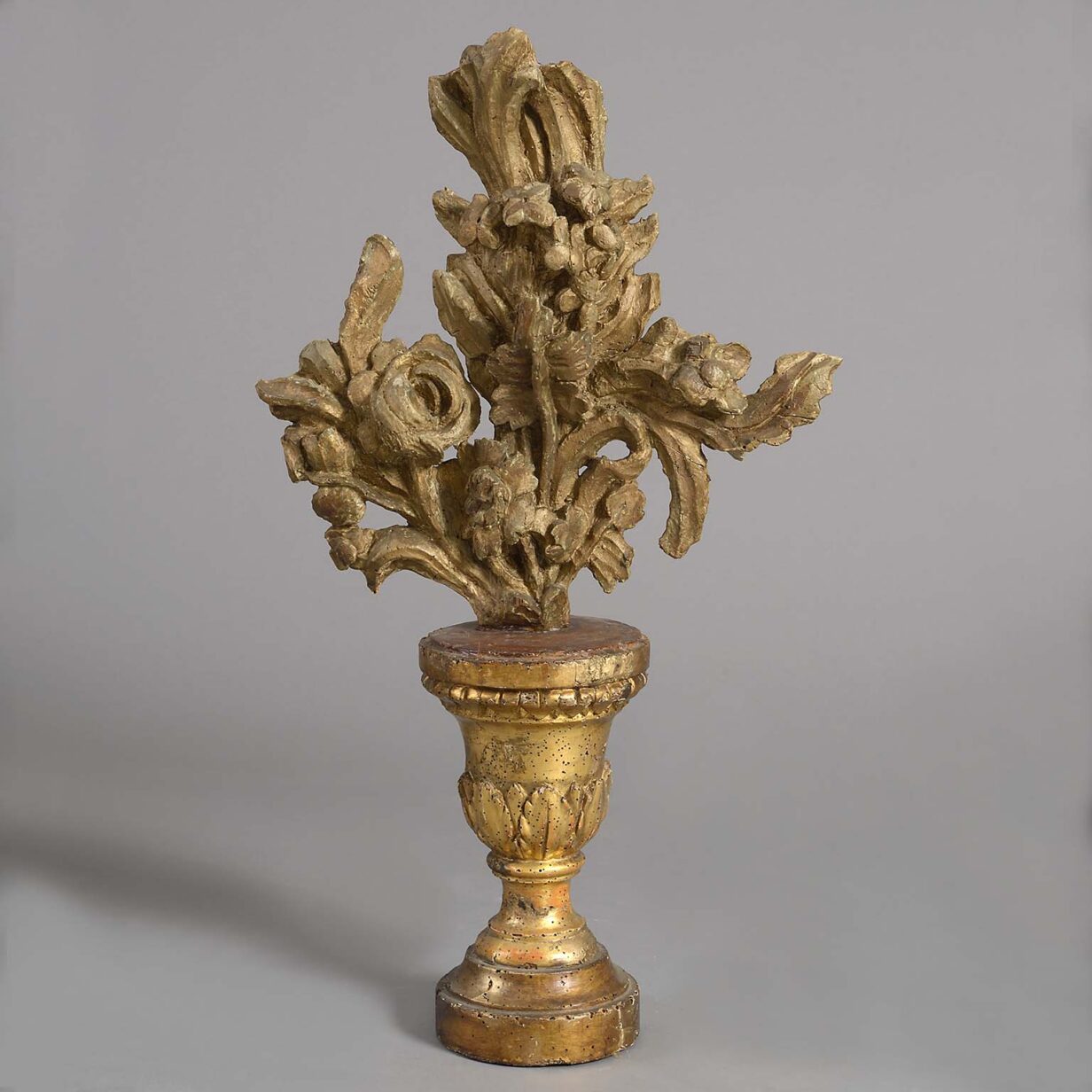 Carved giltwood finial