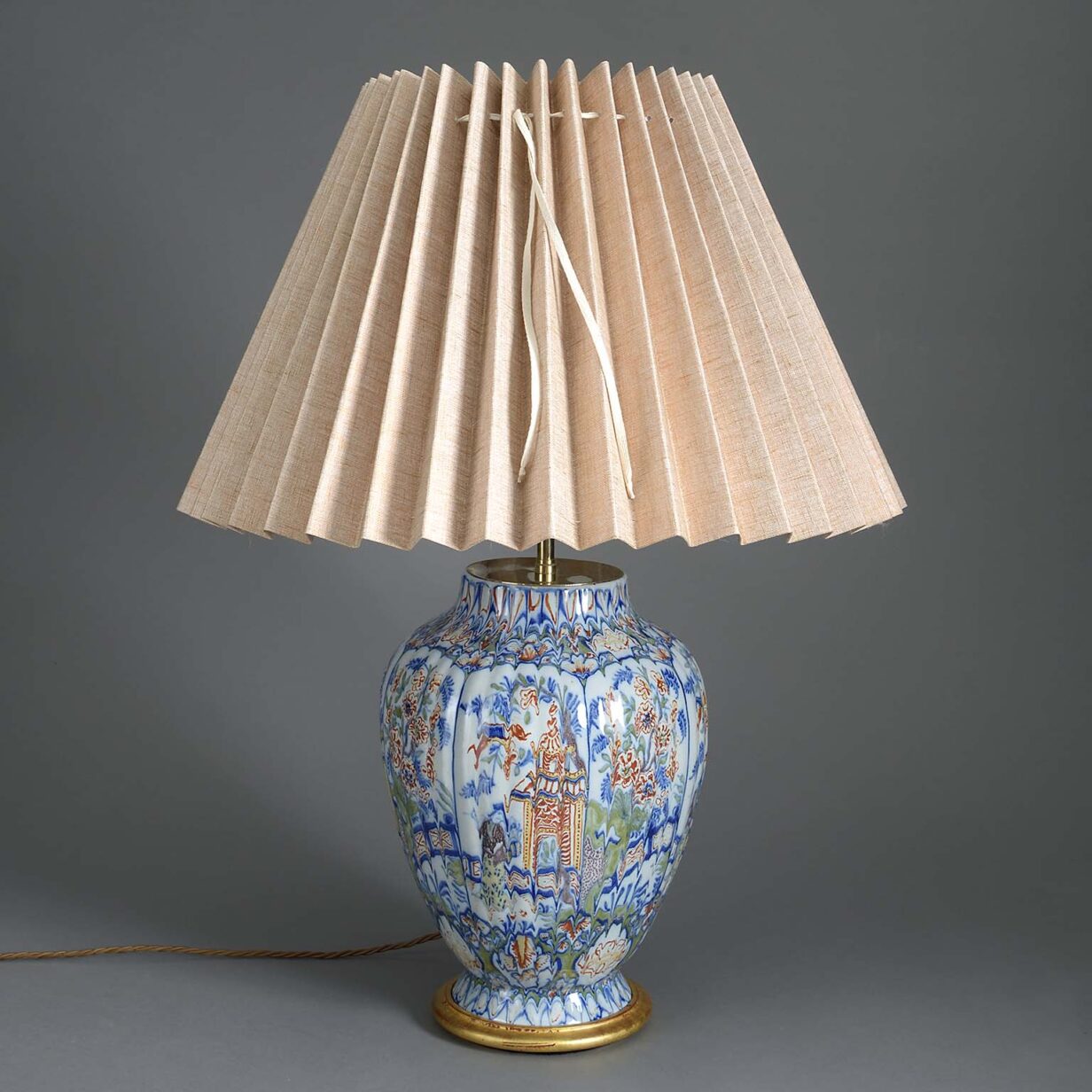 Ribbed delft vase lamp