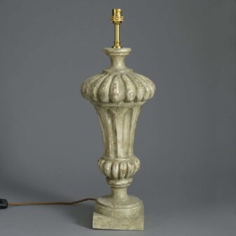 Finial table lamp