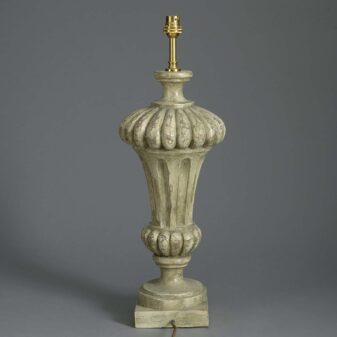 Finial table lamp