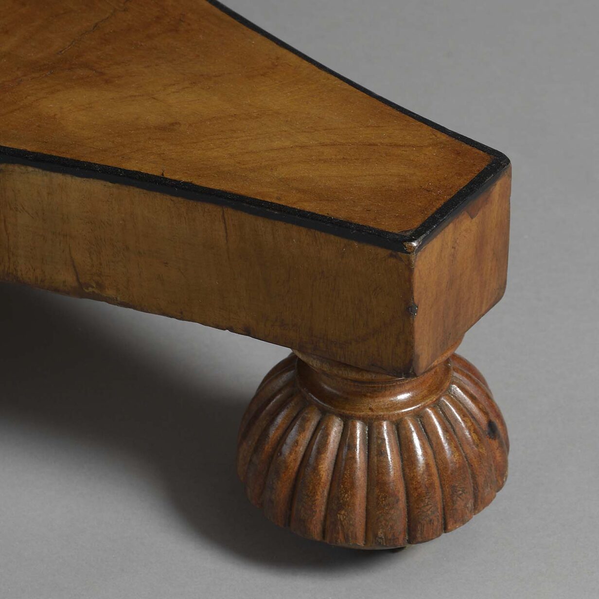 Early 19th century regency mahogany drum table