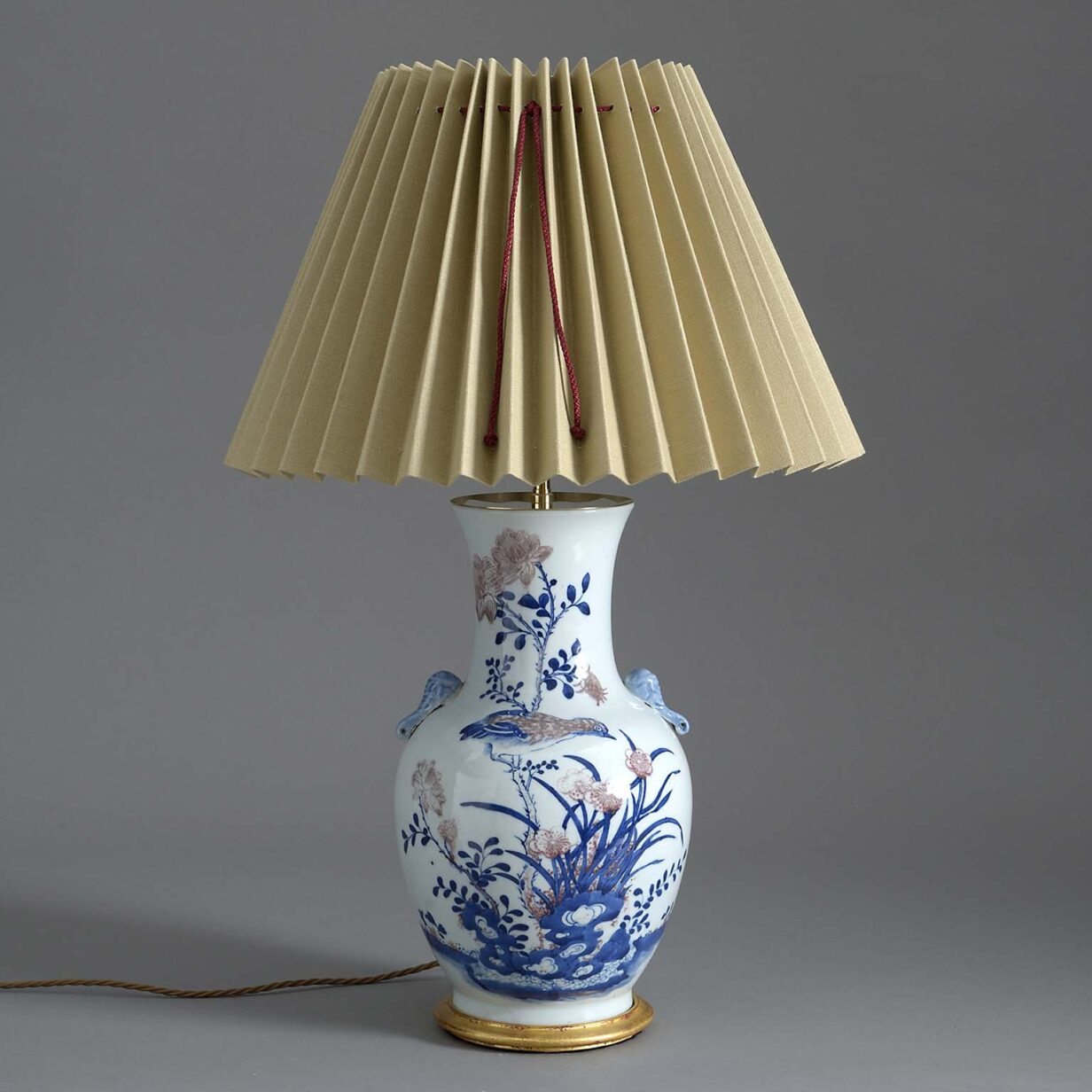 Republic porcelain vase lamp