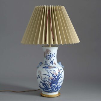 Republic porcelain vase lamp