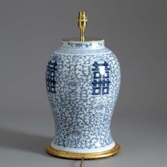 Blue and white chinese vase lamp